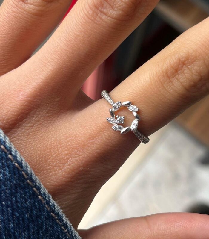 925 ayar gümüş yaprak figürlü zirkon taşlı yüzük – Süslü Jewellery doğadan ilham alan zarif gümüş yüzük modeli
